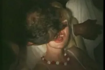 सुनहरे बालों वाली किशोर एक सेक्सी मूवी पिक्चर सेक्सी मूवी पिक्चर वयस्क आदमी के लिए एक झटका नौकरी देता है